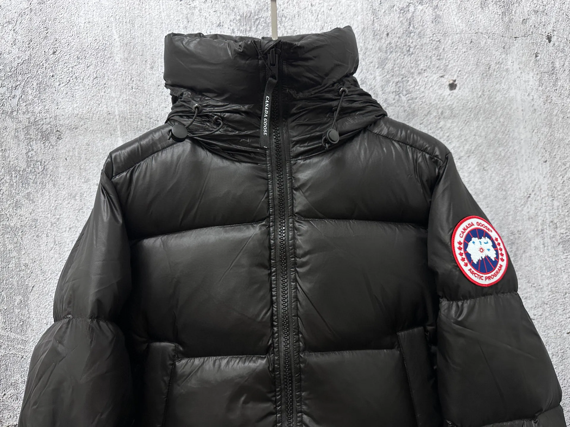 P780 [𝘾𝘼𝙉𝘼𝘿𝘼 𝙂𝙊𝙊𝙎𝙀] Canada Goose's limited new Crofton puff down jacket, top version, ceiling level Crofton soft loaf, 2024 latest style, cold protection effect up to level 4, using recycled Feather-Light tear-resistant fabric, ultra-light, no weight on the upper body at all! The unique black label highlights your temperament‼ ️ Canada Goose, a Canadian brand, has always been recognized as the warmest down jacket. Various Instagram celebrities, Internet celebrities, and celebrities often wear it for street photos. I make Canada Goose every year, but I still can't get rid of my love for it. No matter how cold the days are, there is no need to be afraid, because there is! Filled with 90% white duck down, it is the legendary warmest down jacket and is known as a must-have for Arctic outdoor sports! The most popular down jacket in the world, celebrities are rushing to buy it, it is a must-have!  Size: S~XXL